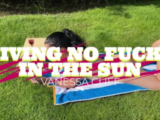 Backyard Masturbation: Giving No Fucks in the Sun with Slutwife Vanessa Cliff