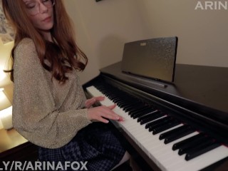 Girl Pianist in torn tights plays the theme from Interstellar