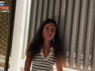 За деньги да! - Или как проводят время русские девушки заграницей