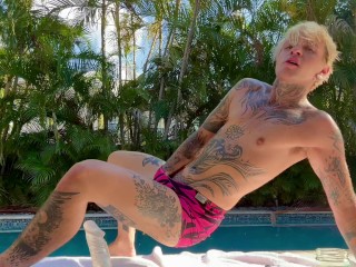 FTM surfer Austin fucks Boypussy & Ass outside