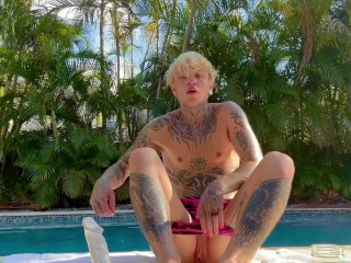 FTM surfer Austin fucks Boypussy & Ass outside