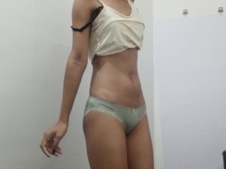 Desi girl showing her nude body