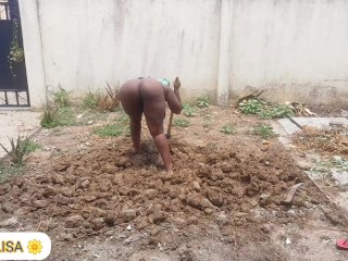 African babe/voluptuous butt,tiny skirt/gardening/no panty/Akiilisa pornhub