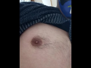 乳首オナに　乳首モミモミ