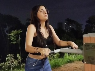 FLOR 18 AGE COLOMBIAN GIRL EXERCISING IN THE PARK AND SHOWING HER SEXY FIGURE