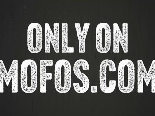 MOFOS - Smoking Hot Annie Reis Gets Fucked By Jordi ElNino Polla's Long Dick Right In The Underpass