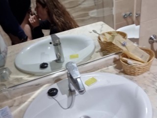 SEXO EN EL BAÑO DE UN HOTEL -pareja REAL-