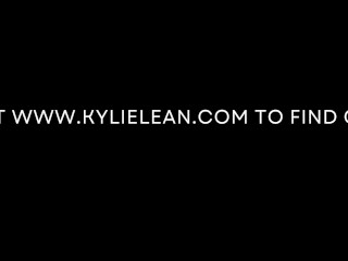 Fingering and sucking GIRLFRIEND’s wet pussy