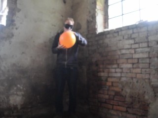 Blowing up some Balloons in an old empty House and fuck