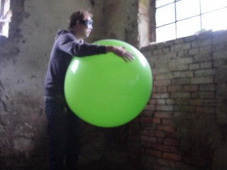 Blowing up some Balloons in an old empty House and fuck