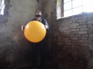 Blowing up some Balloons in an old empty House and fuck