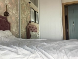 Relaxing masturbation in the bedroom while my friends are away💦