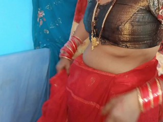 Desi beautyful bhabhi ke muh me daal diya