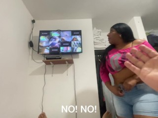 Shhh Hermanastra no puede gemir en voz alta por que es la habitación de su padrastro