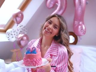 Beautiful natural brunette treats you back for Birthday congratulations POV style