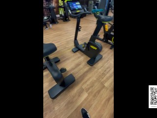 I was getting so horny at gym by showing my boobs