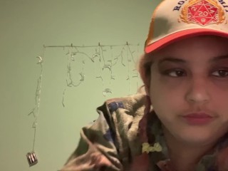 curvy truckerhat girl masturbates to redditors