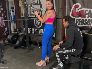 Mi faccio scopare il CULO dal PERSONAL TRAINER - MILF FUCK