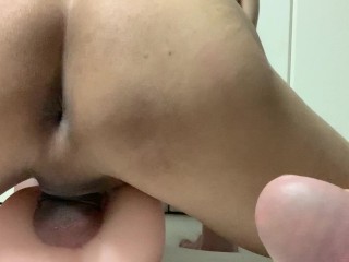 デカマラにバンド付けてフル勃起状態でいやらしい音を立てながらピストン中出しSEX