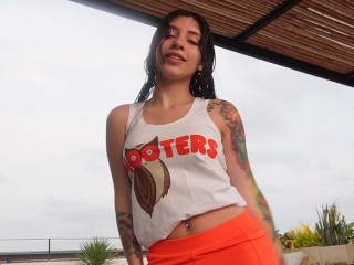 Hooters worker gets fucked on rooftop