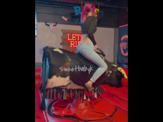 Slutty college girl flashes the whole bar while riding mechanical bull