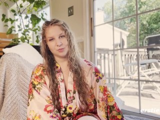 Ersties - Sexy MILF Ivy Shows Us Her Masturbation Skills