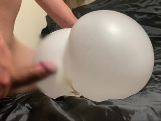 大量に中出しして精子が逆流してきちゃった。射精したのにまた挿れちゃうの！？