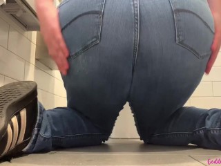 Bouncing Boobs, Pissing & Dirty Shoes Worship