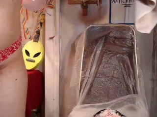 Camgirl with big ass sits on cake live