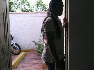 conseguí el trabajo gracias al sexo oral que le practique a la patrona