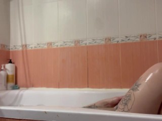 Wash my body in bath ( more vids onlyfans gunjelika.of)