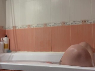 Wash my body in bath ( more vids onlyfans gunjelika.of)