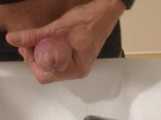 Envie soudaine, je me branle dans les WC publics