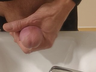 Envie soudaine, je me branle dans les WC publics