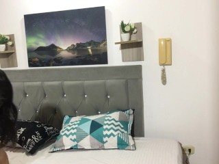 I really want to touch my body, I get naked and I finger my pussy and ass in my room