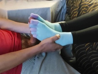 Stepsister give me a sockjob/footjob, I cum on her socks !