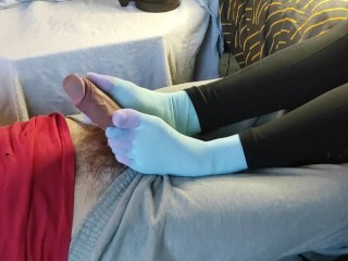 Stepsister give me a sockjob/footjob, I cum on her socks !