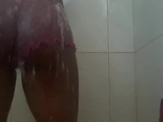 AMATEUR EBONY SHOWER TWERKING BEFORE WORK