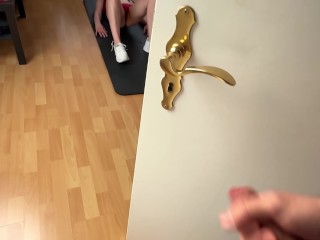 DICKFLASH in STUDENTS APARTMENT: a sexy college girl sees my hard cock and can't resist