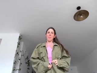 חיילת ישראלית מתפשטת שיר בעברית (צמוד) Israeli solider strip Hebrew song (ONLYFANS-Spicykween)