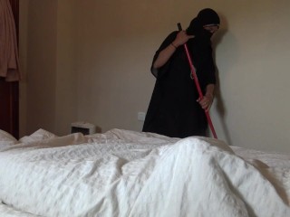 This Muslim woman is SHOCKED !!! I take out my big black cock for my arab maid.