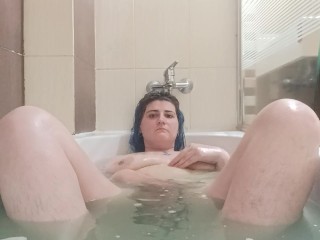 Lesbian amateur  taking a bath, wash my feet and masturbate. More on my onlyfans!