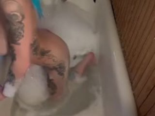 Bubble bath booty