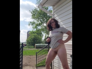 FARM MILF TAKES BIG PISS OUTSIDE