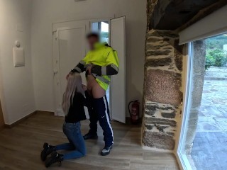 The parcel delivery man comes to bring me a package and I give him a surprise blowjob