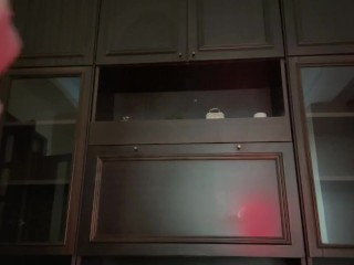 Медсестра и инновационный метод лечения - битьё по яйцам