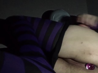 Горячая транс шлюха готовит свою попку ко приходу папочки