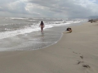 On the beach an unknown girl sucks my cock. IN PUBLIC
