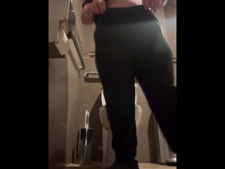 Milf makes pee video while on the clock at work!!