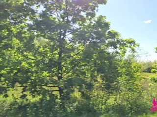 Polska prostytutka sprzedaje swoje ciało w lesie. Czy korzystając z jej usług jej pomagasz?